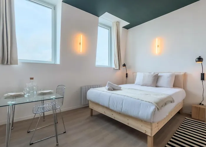 équipé Côté Rue, Parking Gratuit